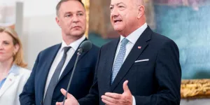 Ministerin Beate Meinl-Reisinger, Vizekanzler Andreas Babler und Bundeskanzler Christian Stocker 