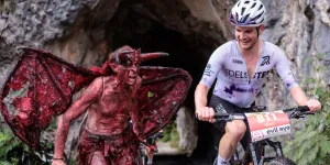 Mountainbiker mit Teufel