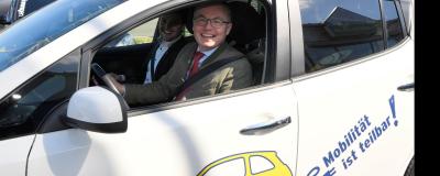 Stephan Pernkopf im Elektroauto