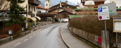 Straße in einem österreichischen Dorf