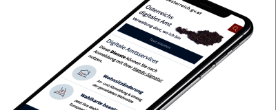 Smartphone mit App „Digitales Amt“.