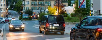Straßenverkehr in Villach.