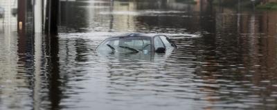 überflutetes Auto