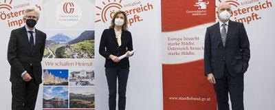 Gemeindebund-Generalsekretär Walter Leiss, „Österreich impft“-Sprecherin Eva Höltl und Städtebund-Generalsekretär Thomas Weninger.