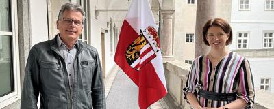 Leopold Gartner, Bürgermeister von Vorderweißenbach, und Landesrätin Michaela Langer-Weninger