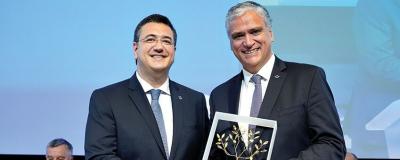 Vasco Alves Cordeiro (r.) mit seinem Vorgänger Apostolos Tzitzikostas.