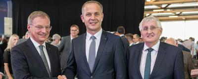 Landeshauptmann Thomas Stelzer, Präsident Christian Mader und der scheidende Präsident Hans Hingsamer.