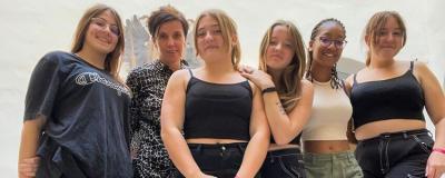 Die Bürgermeisterin von Schwanenstadt, Doris Staudinger, nahm an der Aktion „Girls in Politics“ teil und führte fünf Mädchen durch die Gemeinde.