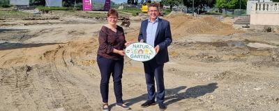 Natur im Garten-Geschäftsführerin Christa Lackner und Bürgermeister Peter Eisenschenk 