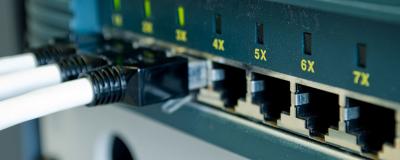 Netzwerkstecker an Server