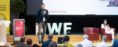 Christian Trübenbach bei seinem Vortrag am Kommunalwirtschaftsforum