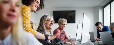 Menschen in einem Computerkurs