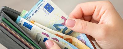 Geldbörse mit Euroscheinen