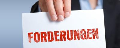 Schild mit Aufschrift "Forderungen"