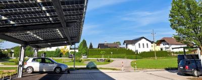 Carport mit Ladesäulen