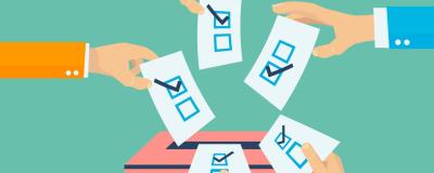 Hände mit Stimmzetteln und Wahlurne