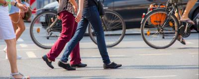 Straßenverkehr in einer großen Stadt