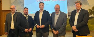 ÖGK-Vorsitzender Josef Harb, FP-Klubobmann Marco Triller, Landesrat Karlheinz Kornhäusl, Gesundheitsfonds-Geschäftsführer Michael Koren und Wolfgang Habacher vom EPIG-Gesundheitsplanungsinstitut.