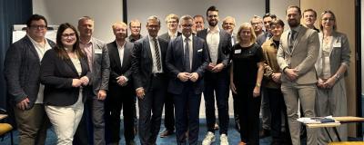 Das Treffen der österreichischen EU-Gemeinderät:innen mit EU-Kommissar Magnus Brunner (Mitte).