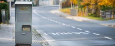 Radarfalle vor einer Schule 
