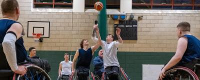 Rollstuhlfahrer beim Basketball