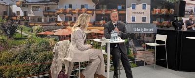 Andreas Babler mit Martina Klementin bei den Platzlgesprächen anlässlich der Kommunalmesse 2026 in Salzburg