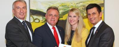 Persönlichkeiten der burgenländischen Landesregierung im Gruppenfoto