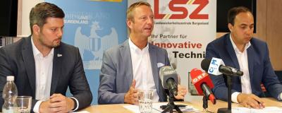 Pfeiffer, Tschürtz und Spuller vor Mikrofonen