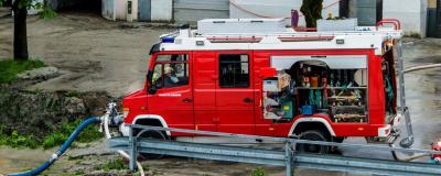 Österreichisches Feuerwehrauto von  der Seite