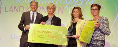 Kaiser und Prettner überreichen Lendorf einen großen Scheck