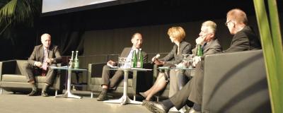 Politologe Filzmaier auf einer Podiumsdiskussion