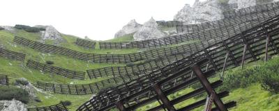 Lawinenverbauung in den Alpen