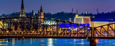 Blick auf Linz mit Brücke über Donau