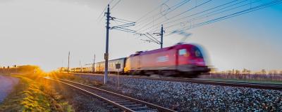 ÖBB Zug in voller Fahrt