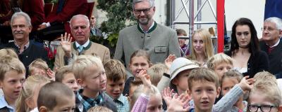 Kommuinalpolitiker mit Kindern
