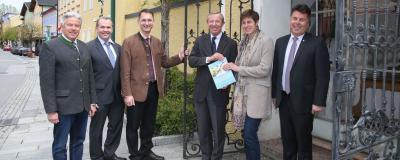 Salzburger Kommunalpolitiker stehen im Ortskern