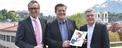 Schitter, Rotter und Schwaiger zeigen Landkarte