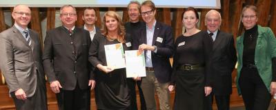 Gemeinde Hartberg nimmt Umweltpreis feierlich entgegen