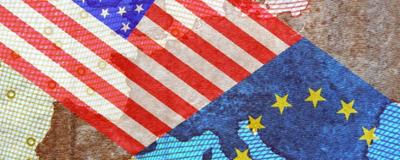 EU-Flagge und US-Flagge nebeneinander