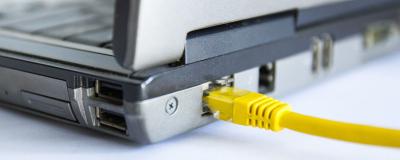 Ethernet-Kabel in Laptop