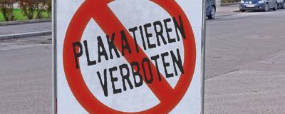 Zeichen zeigt Plakatieren verboten an