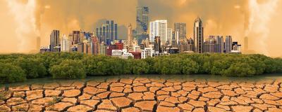 Stadt hinter vertrocknetem Boden