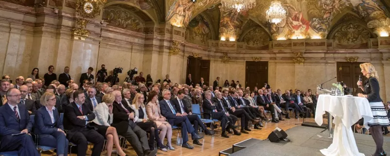 Feierlichkeit im Zeichen der Zukunft