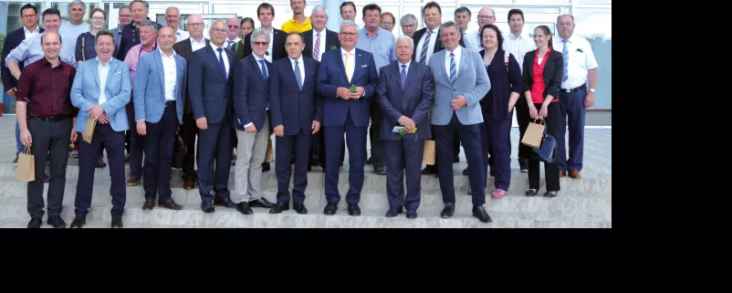 Gruppenbild in Bulgarien mit Alfred Riedl