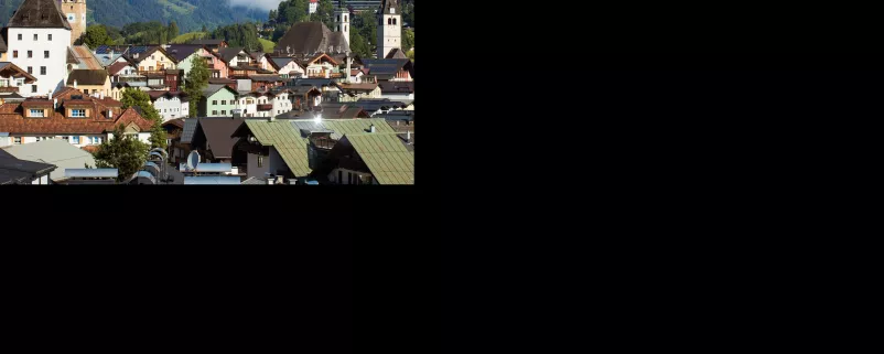 Kitzbühel - Blick auf Dorfmitte mit Kirche