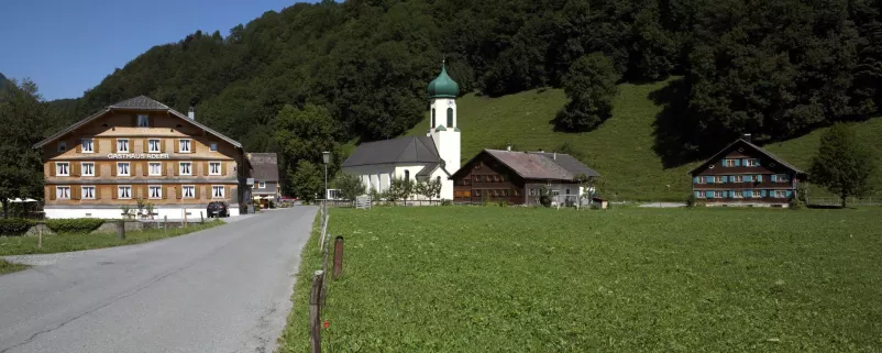 Schnepfau - Blick auf Kirche