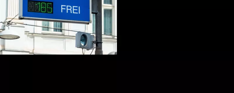 Parkhaus Schild mit Pfeil nach rechts