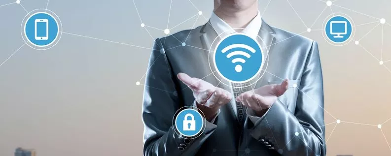 Mann mit Anzug und Wlan-Symbol