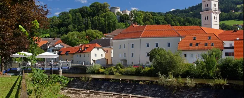 Wolfsberg - Ortsansicht mit Kirche