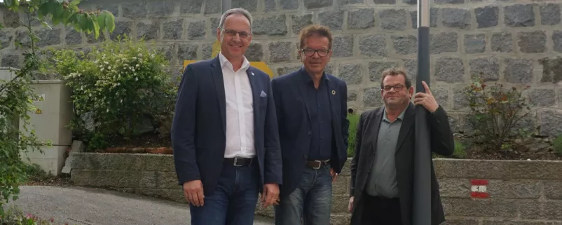 Roland Wohlmuth (Brunnenthal), Landesrat Rudi Anschober und Heribert Kaineder 